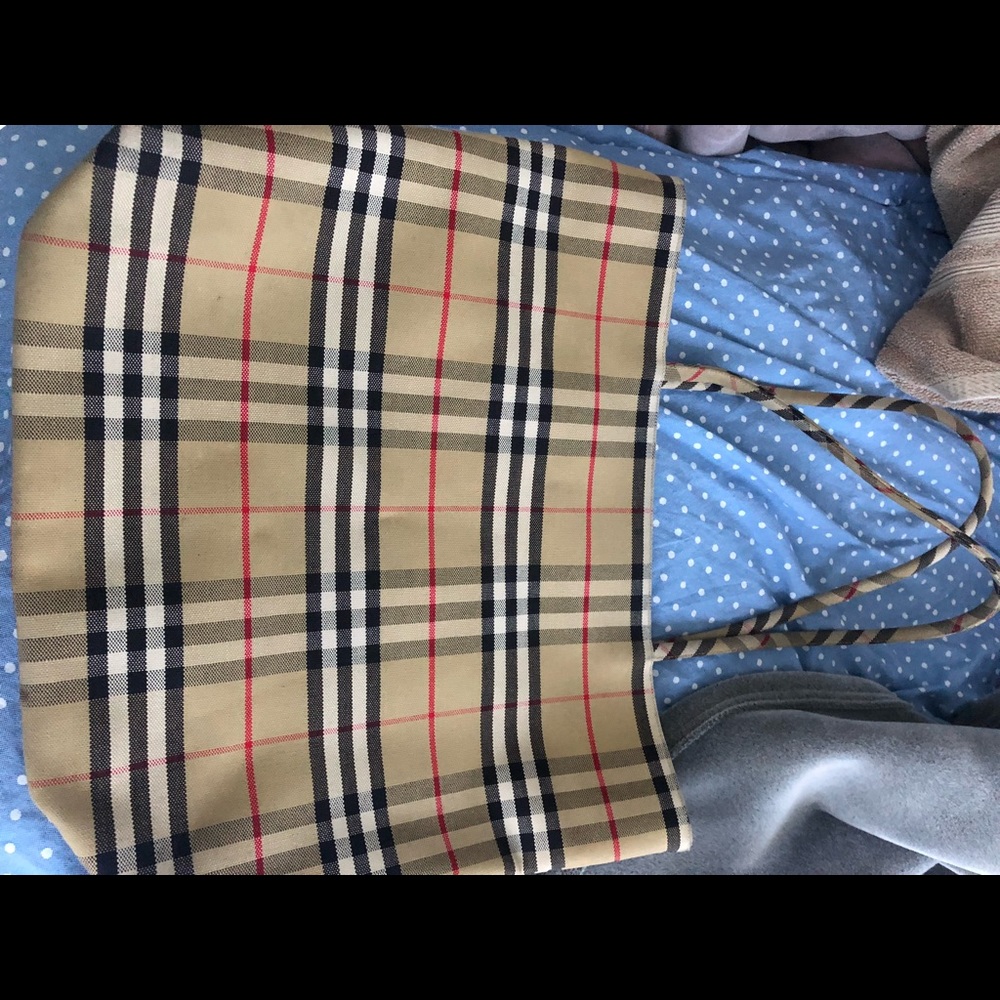 Burberry bucket bag
